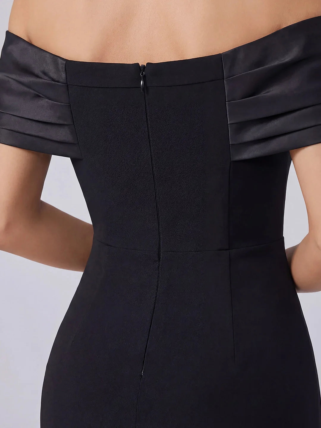 One-shoulder diamond bow bandage dress