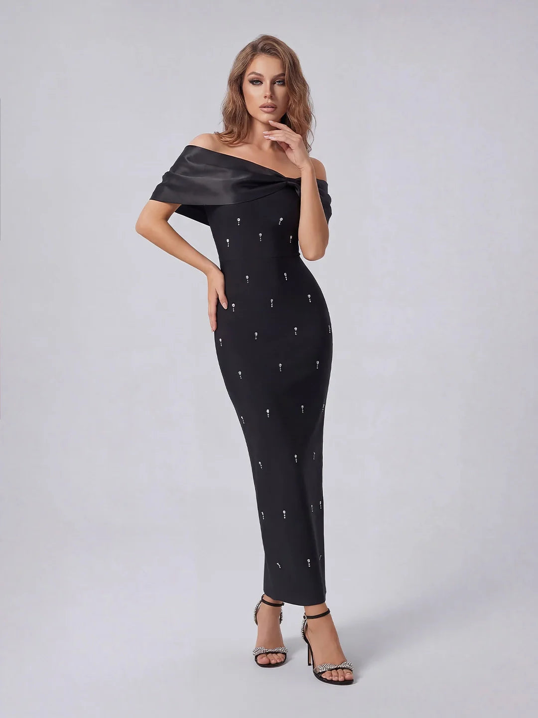 One-shoulder diamond bow bandage dress